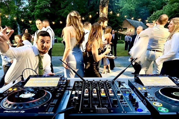 DJ set matrimonio - consolle professionale